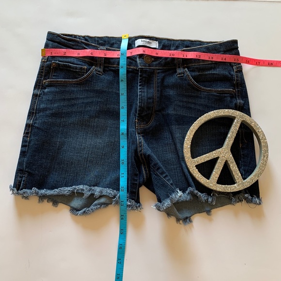 Kensie Jean Shorts Raw Hem Size 4 - Picture 8 of 8